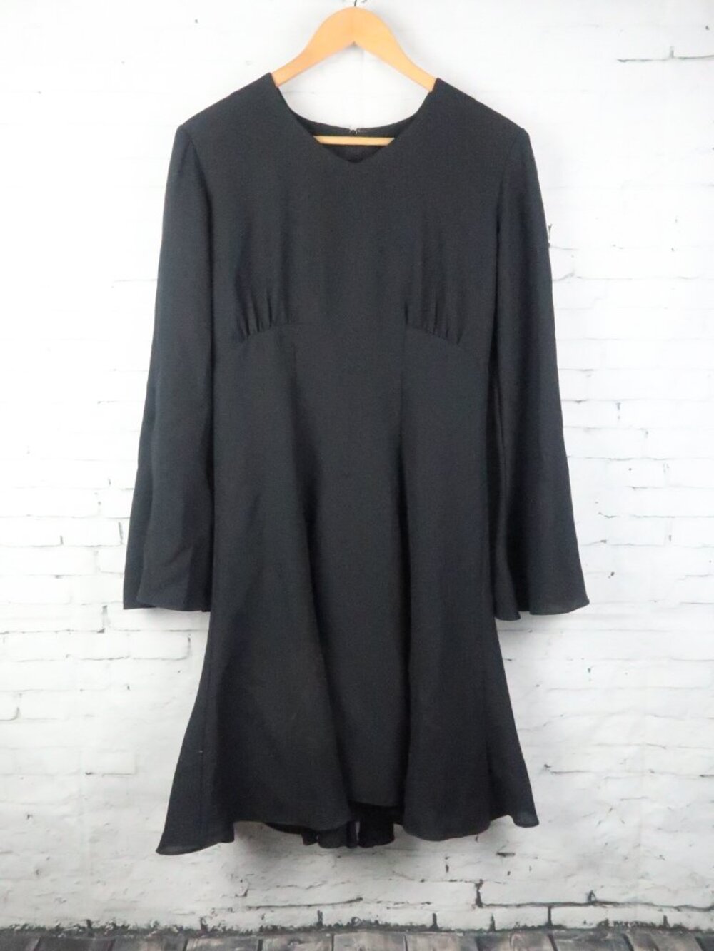 MODA INTL VINTAGE BLACK LONG SLEEVE V NECK FIT AND FLARE DRESS SIZE 4